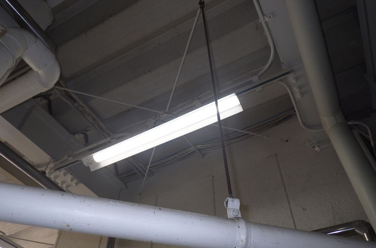 商業施設バックヤード照明LED化