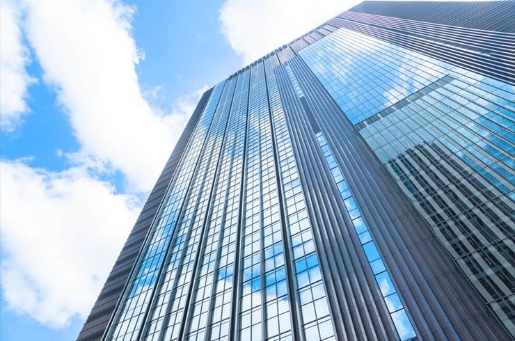 否定から入らない